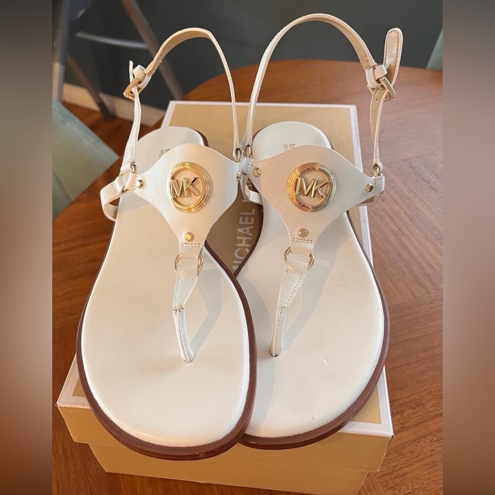 Michael Kors Casey Thong Sandal Optic White Sz 9 Worn Twice MSRP $99